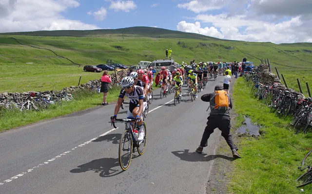 Het peloton in de Tour de France (archiefbeeld)