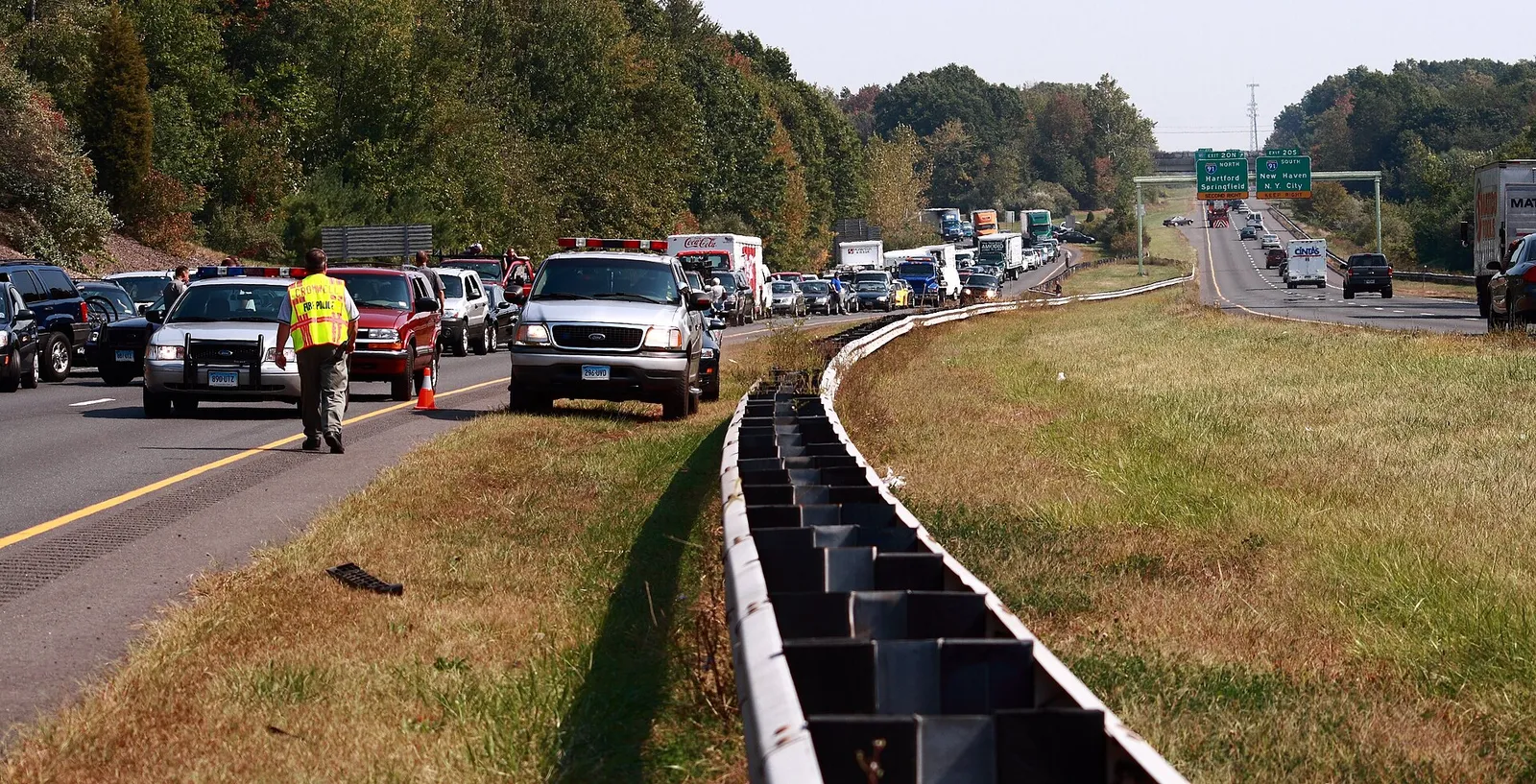 Hulpdiensten bij een ongeluk op een snelweg (ter illustratie)