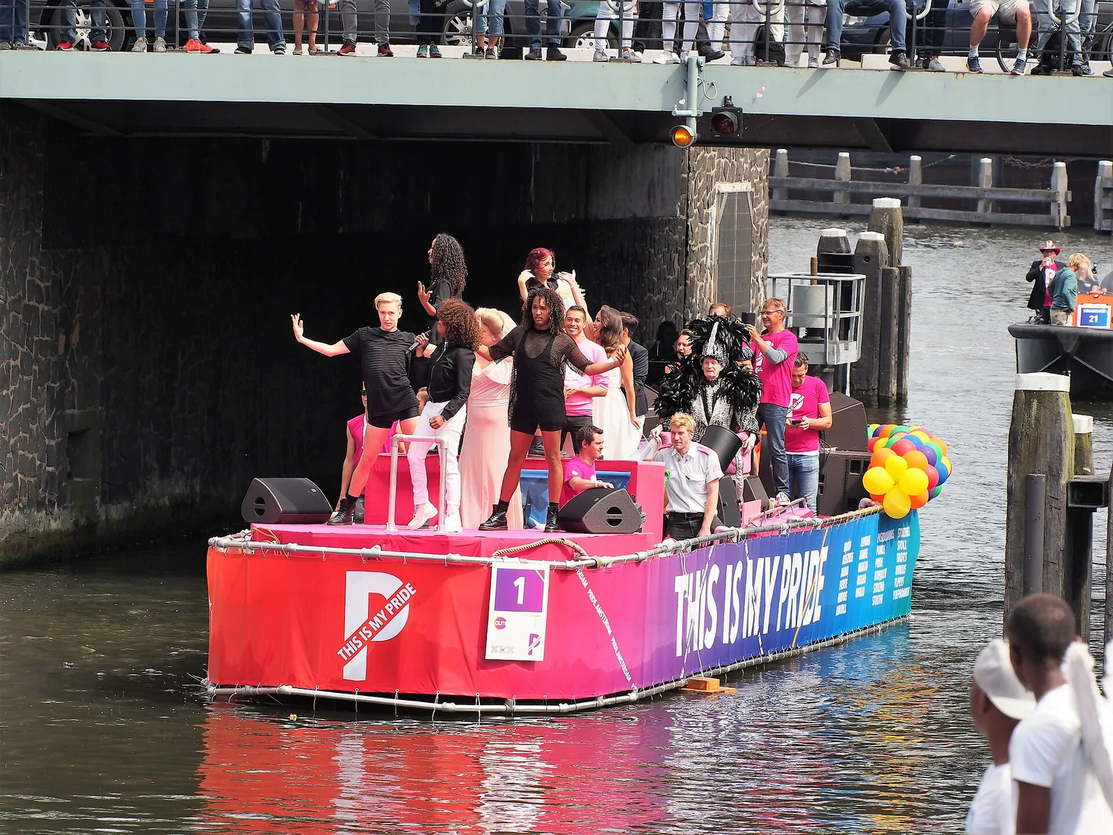 De Canal Parade tijdens Pride in Amsterdam (archiefbeeld)