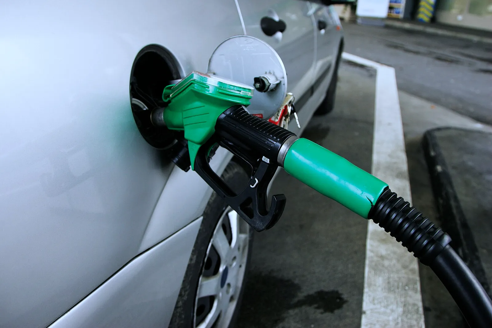 Een brandstofpomp bij een tankstation (archiefbeeld, ter illustratie)