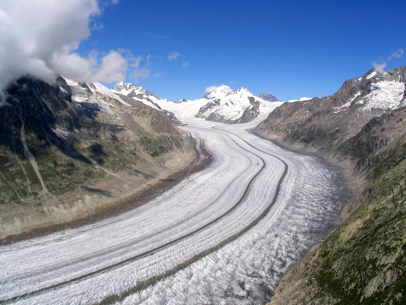 De Grote Aletschgletsjer in Zwitserland, de grootste gletsjer van de Alpen (archiefbeeld)