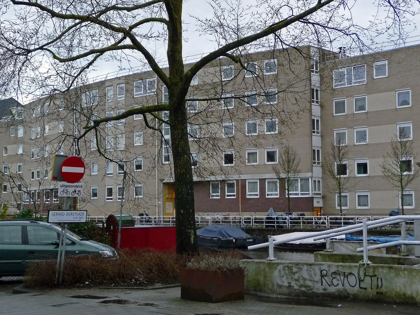 Woningen langs een Amsterdamse gracht (archiefbeeld)