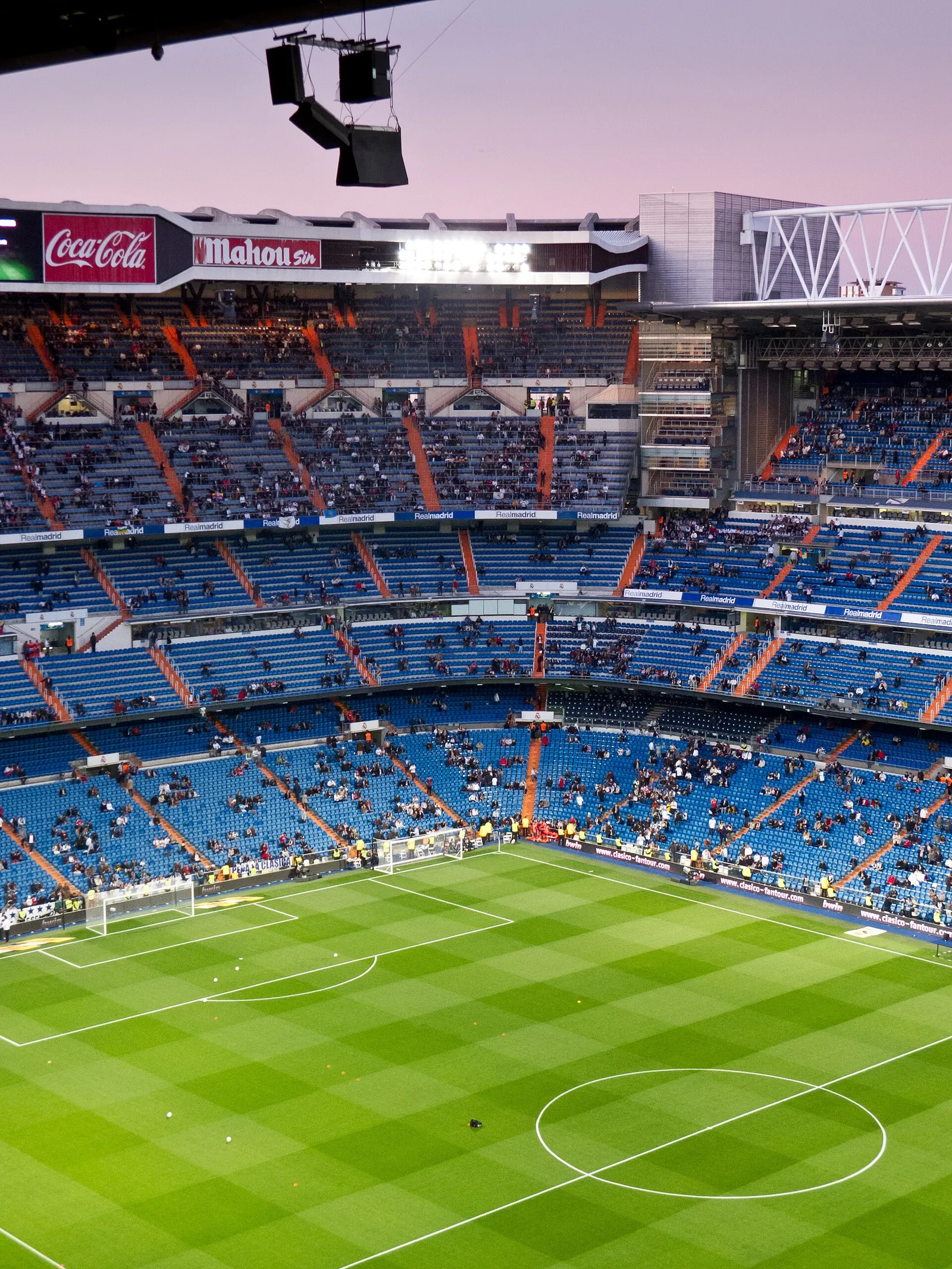 Het Santiago Bernabéu-stadion van Real Madrid (archiefbeeld)
