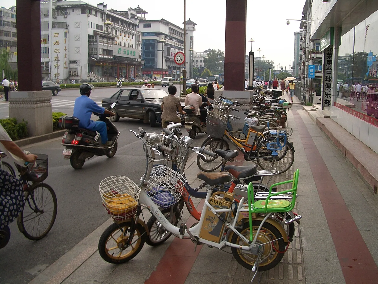 Elektrische fietsen in het straatbeeld (archiefbeeld, ter illustratie)