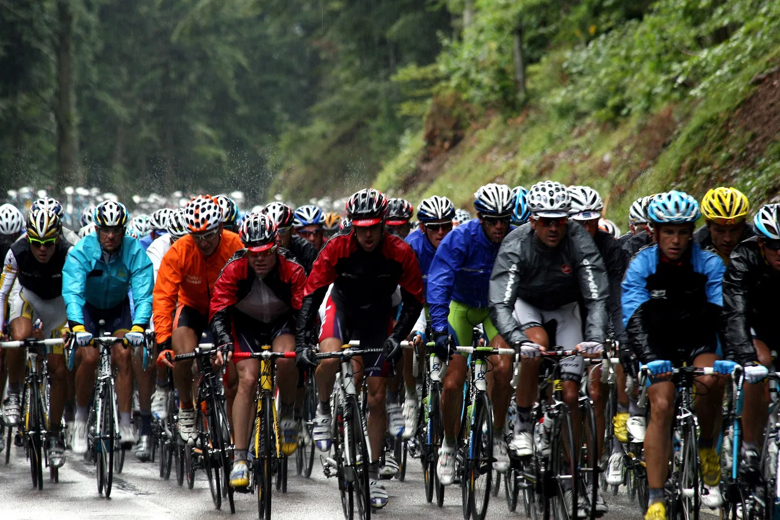 Het peloton tijdens de Tour de France (ter illustratie)