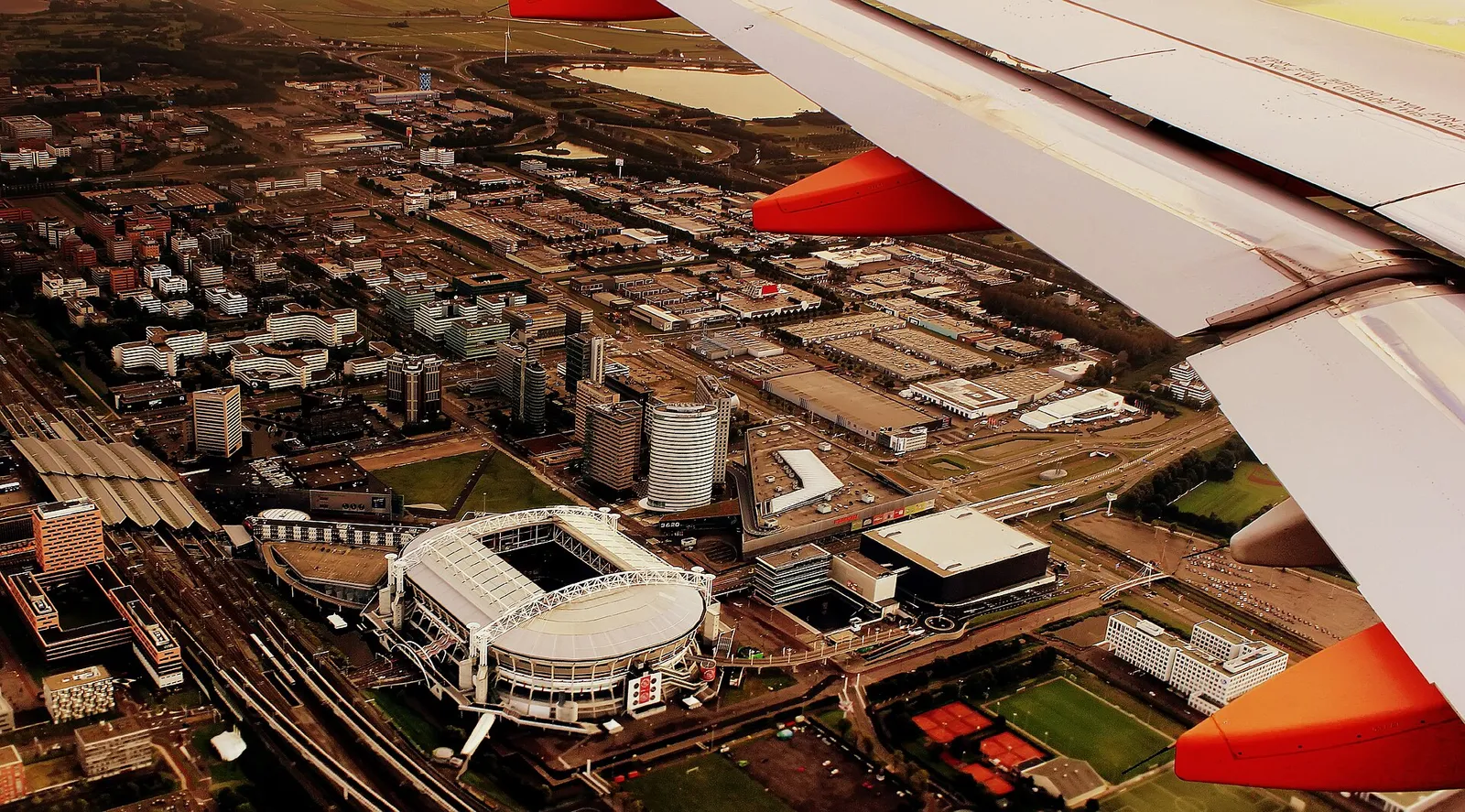 De Johan Cruijff Arena (voorheen Amsterdam Arena), thuishaven van Ajax (archiefbeeld)