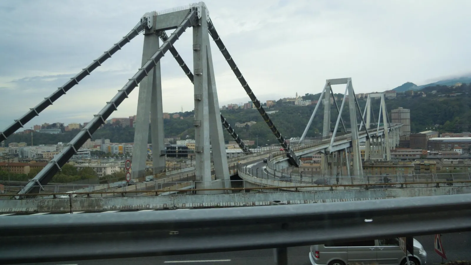 De Morandibrug (viaduct over de Polcevera) in Genua