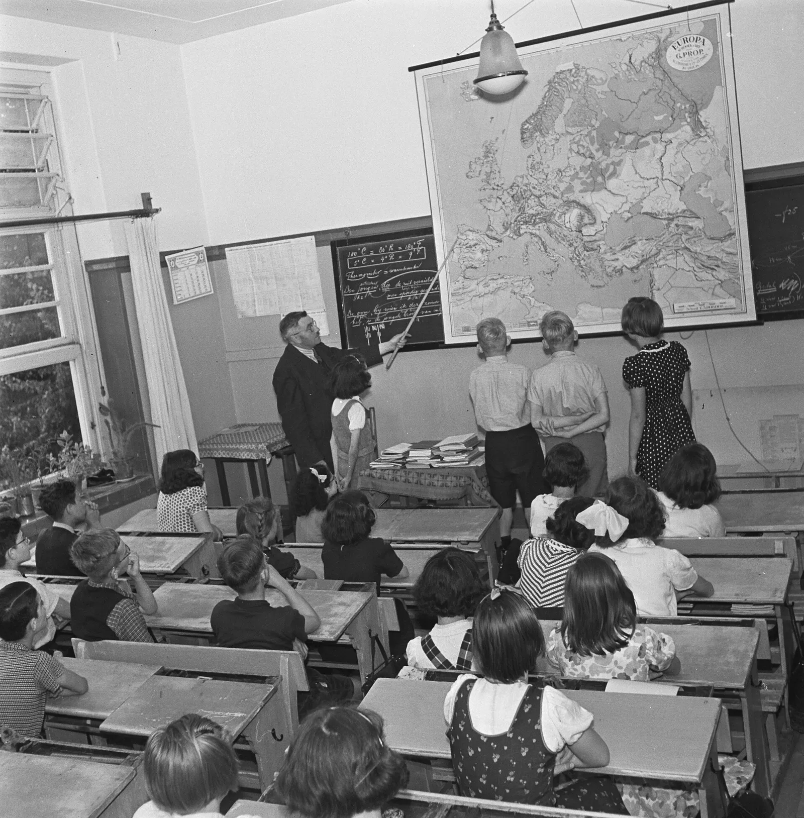 Kinderen in een klaslokaal (archiefbeeld, ter illustratie)