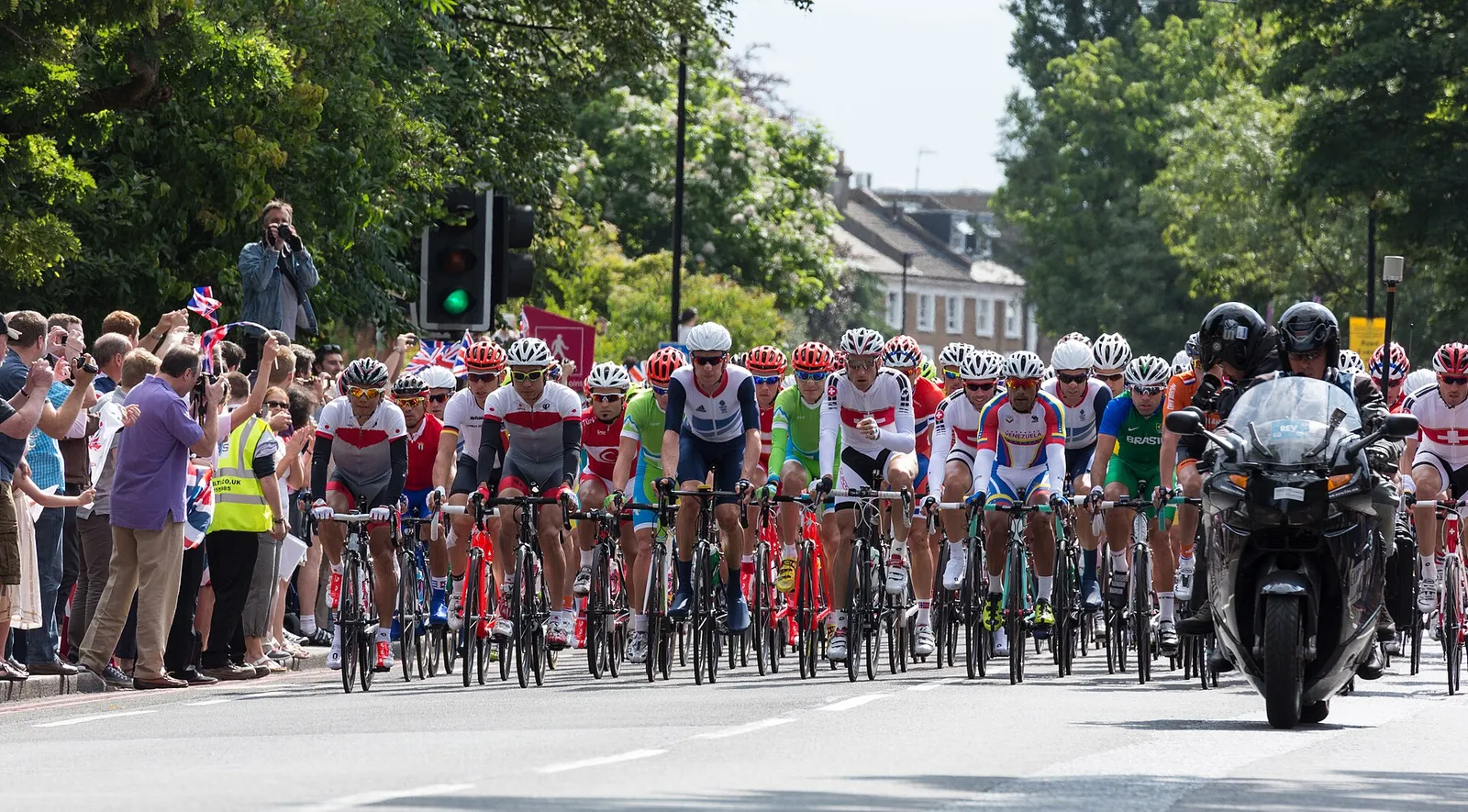 Een peloton tijdens een wegwedstrijd (archiefbeeld, ter illustratie)