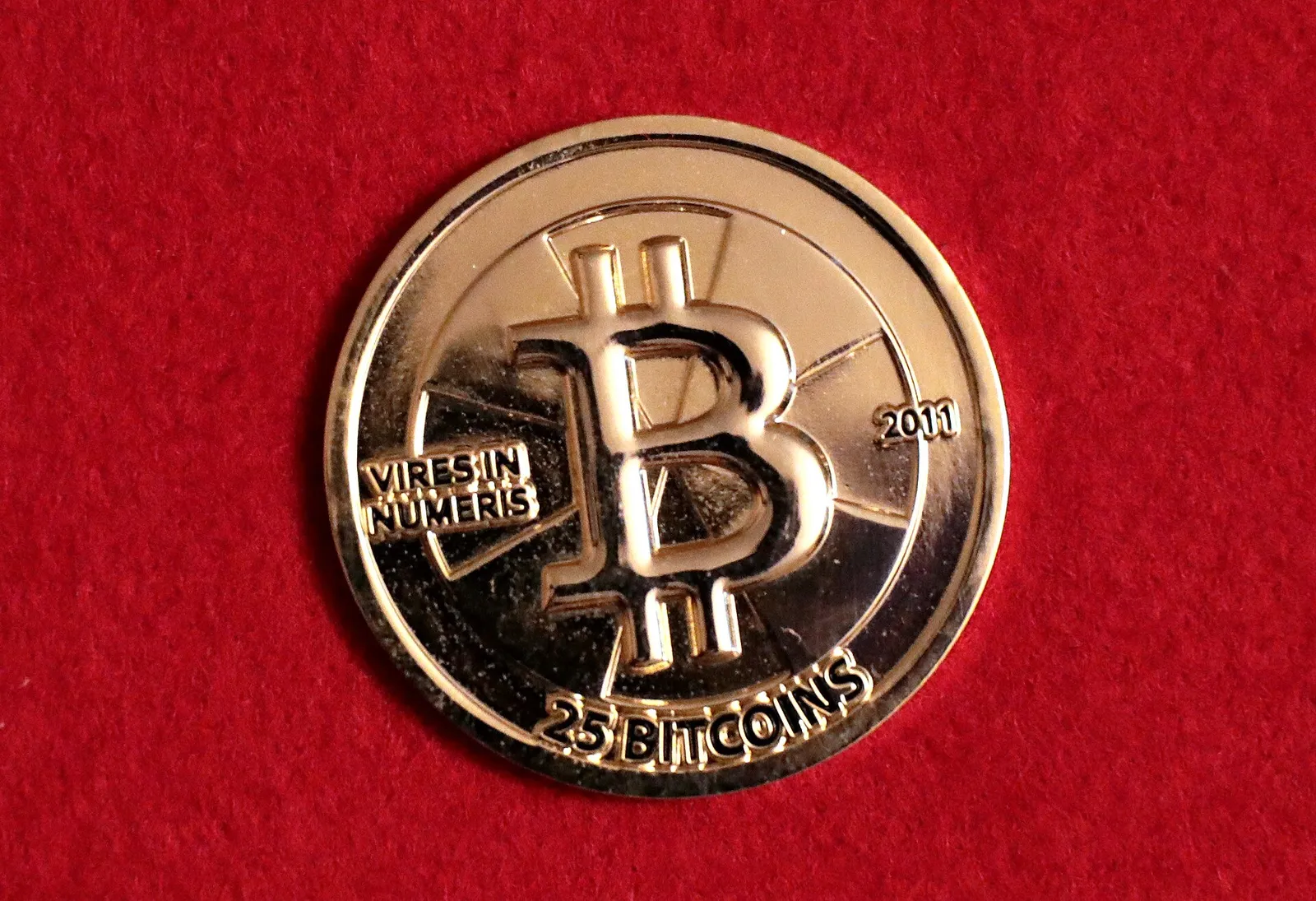Een fysieke bitcoin-munt (archiefbeeld, ter illustratie)