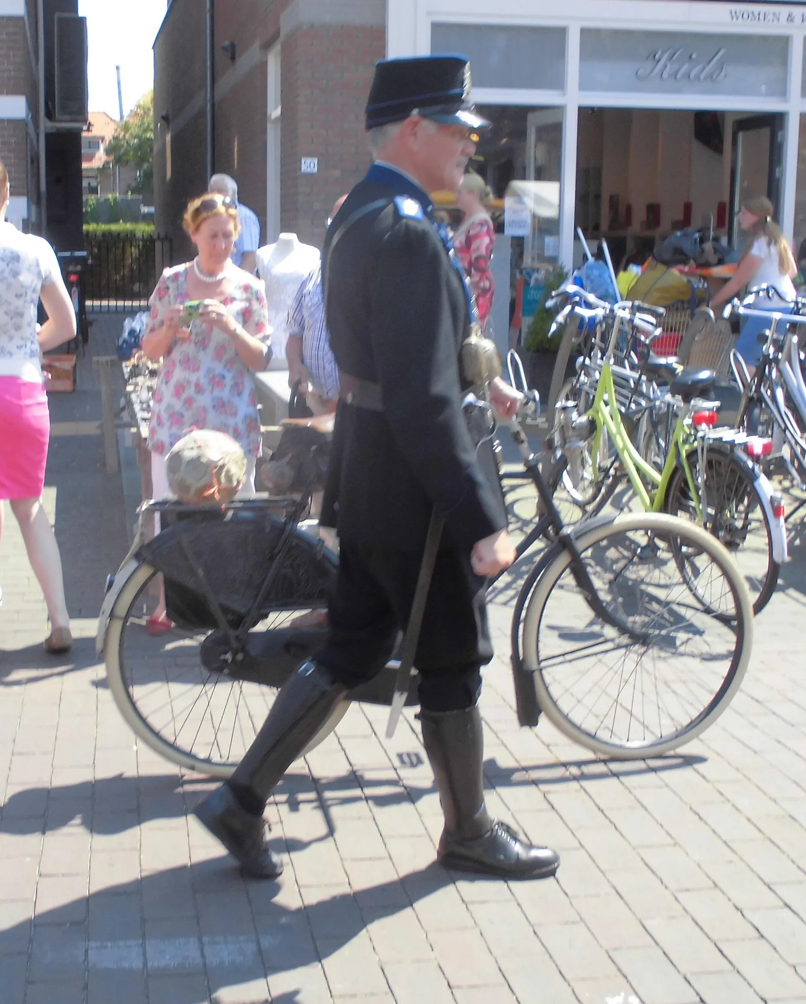 De optocht van de Oud Veluwse Markt (archiefbeeld)
