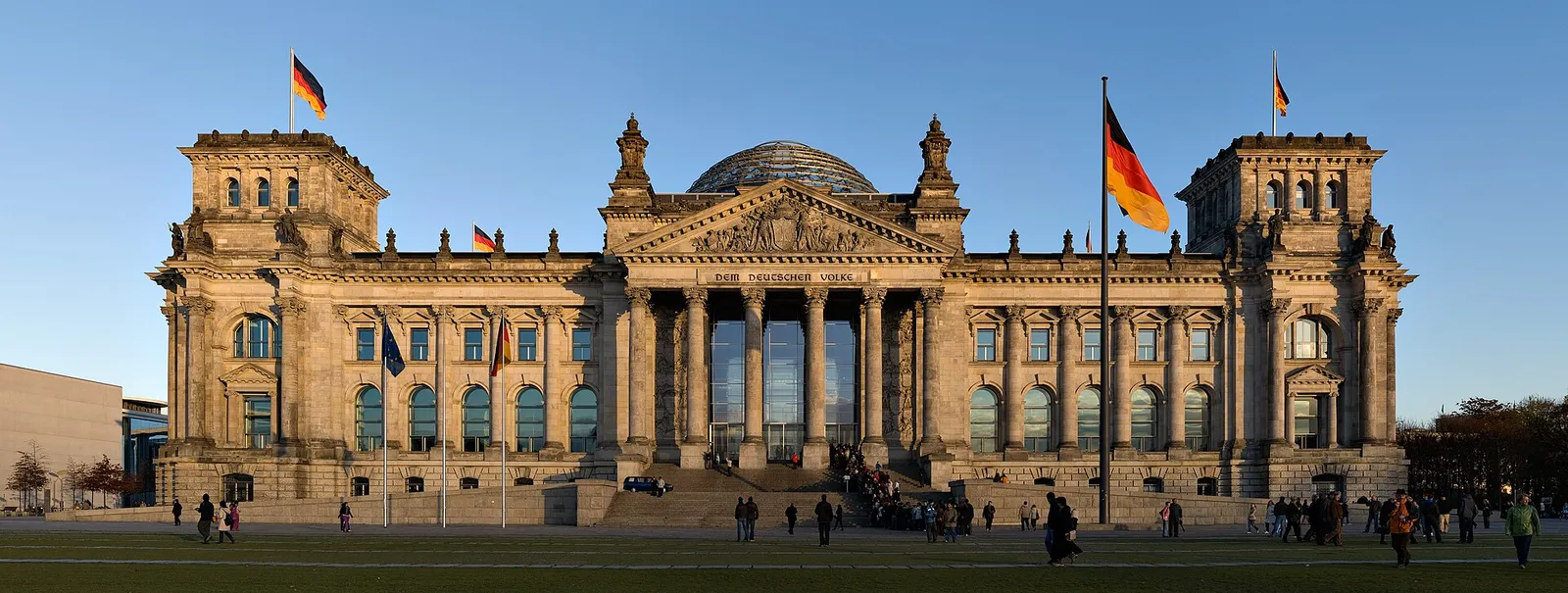 Het Reichstag-gebouw in Berlijn (archiefbeeld)