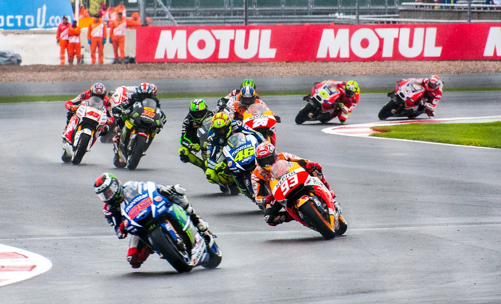 MotoGP-coureurs in actie op het circuit (ter illustratie)