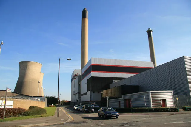 Een energiecentrale met schoorstenen (archiefbeeld, ter illustratie)