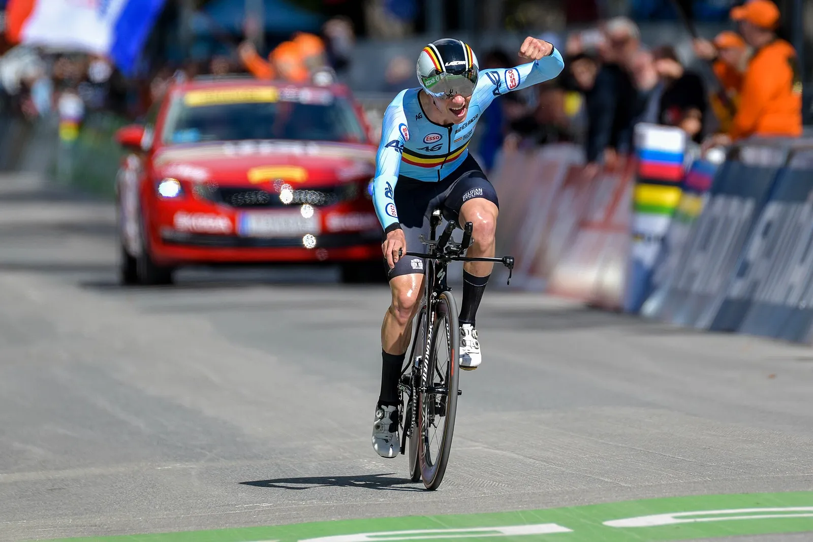 Remco Evenepoel in actie tijdens een wielerwedstrijd (archiefbeeld)