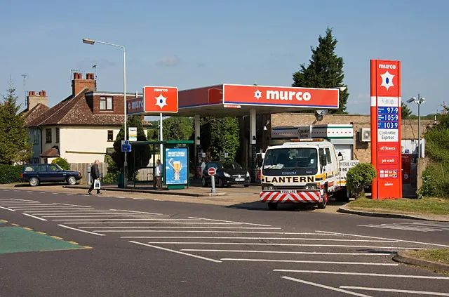 Een tankstation langs de weg (ter illustratie)