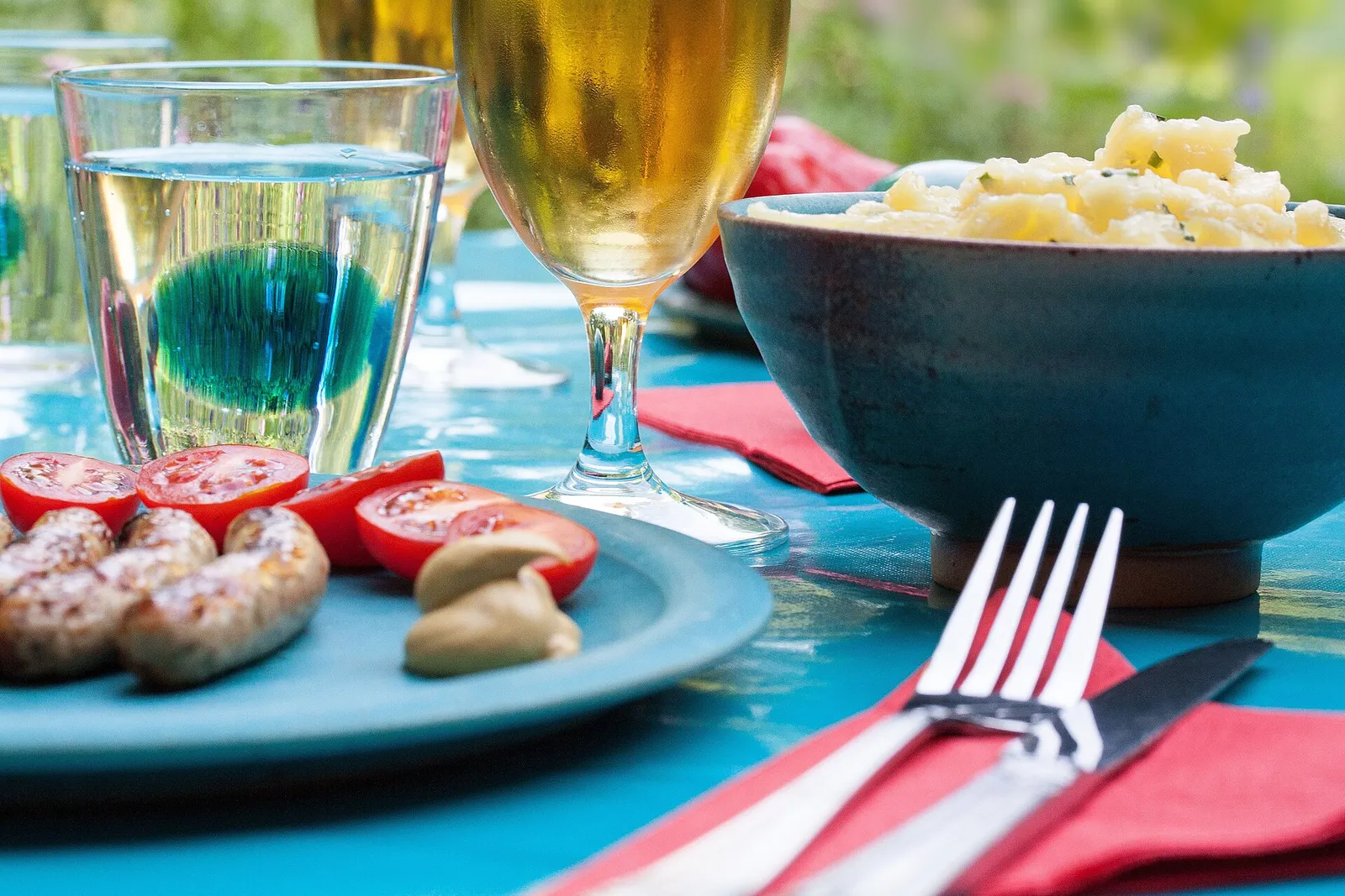Een barbecue in de zomer (archiefbeeld)