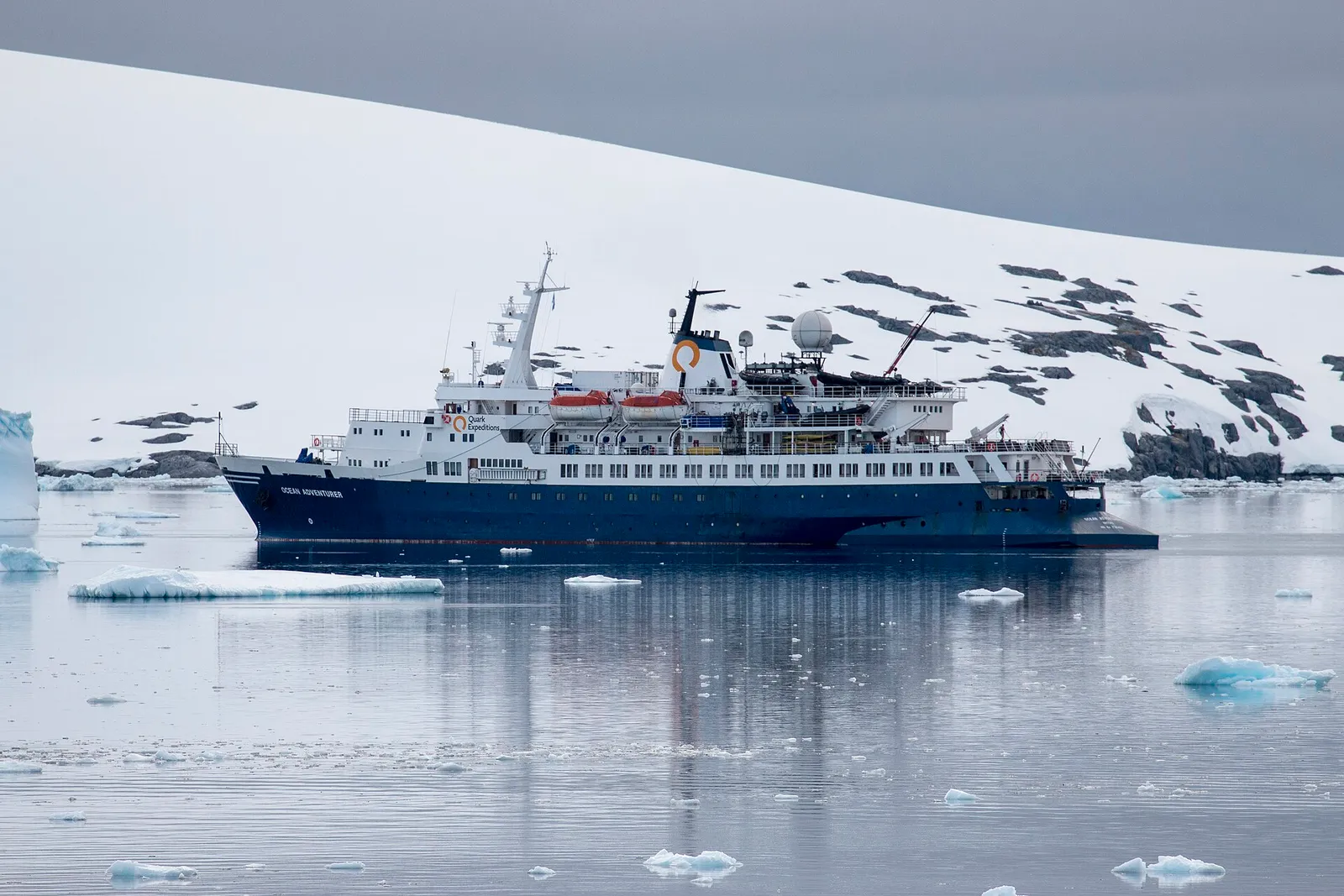 Een expeditiecruiseschip in poolwateren (archiefbeeld, ter illustratie)