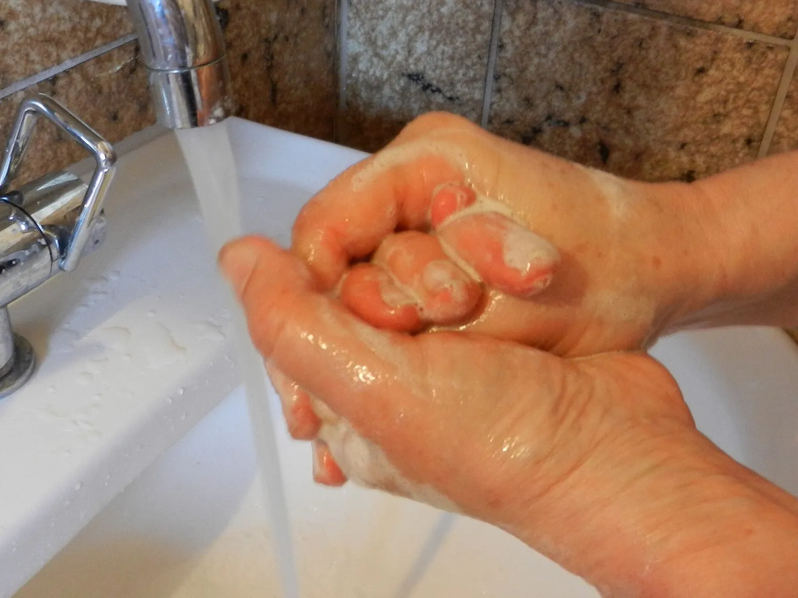 Handen wassen met zeep (archiefbeeld, ter illustratie)