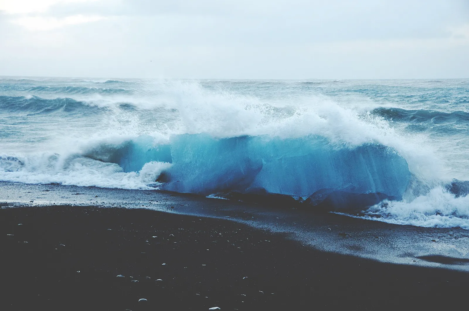 Golven op zee (archiefbeeld, ter illustratie)