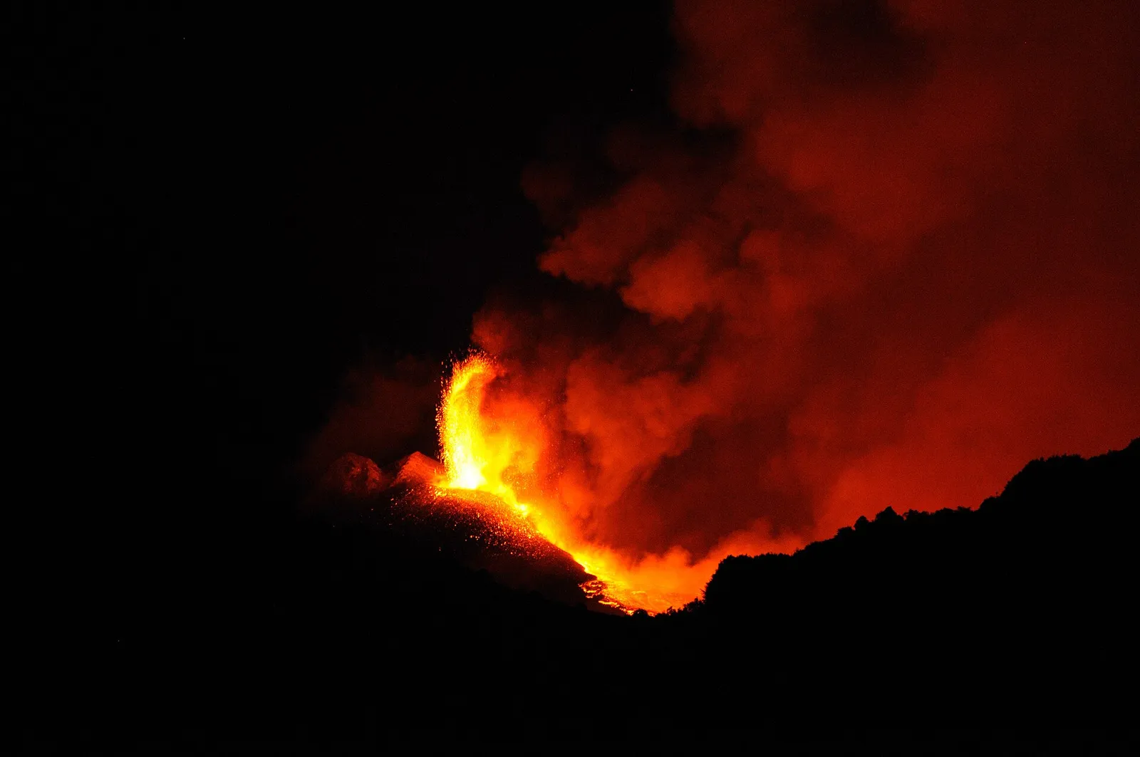 Een uitbarsting van de Etna (archiefbeeld)