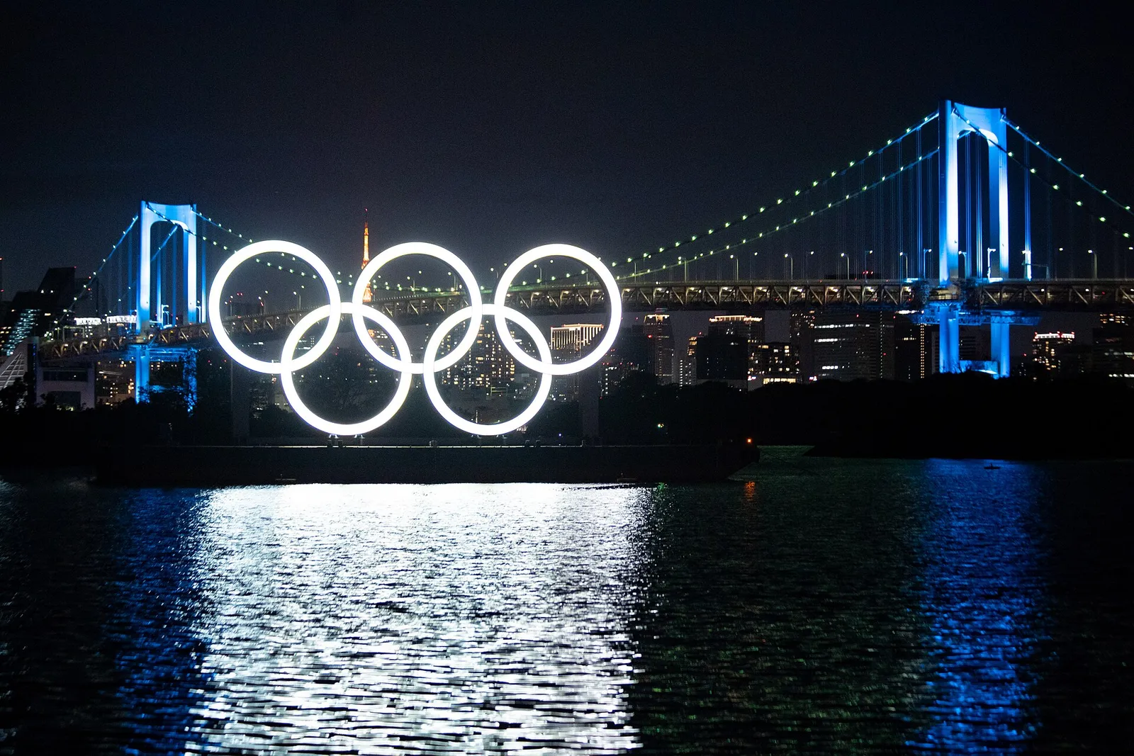 Een monument met de olympische ringen (archiefbeeld)