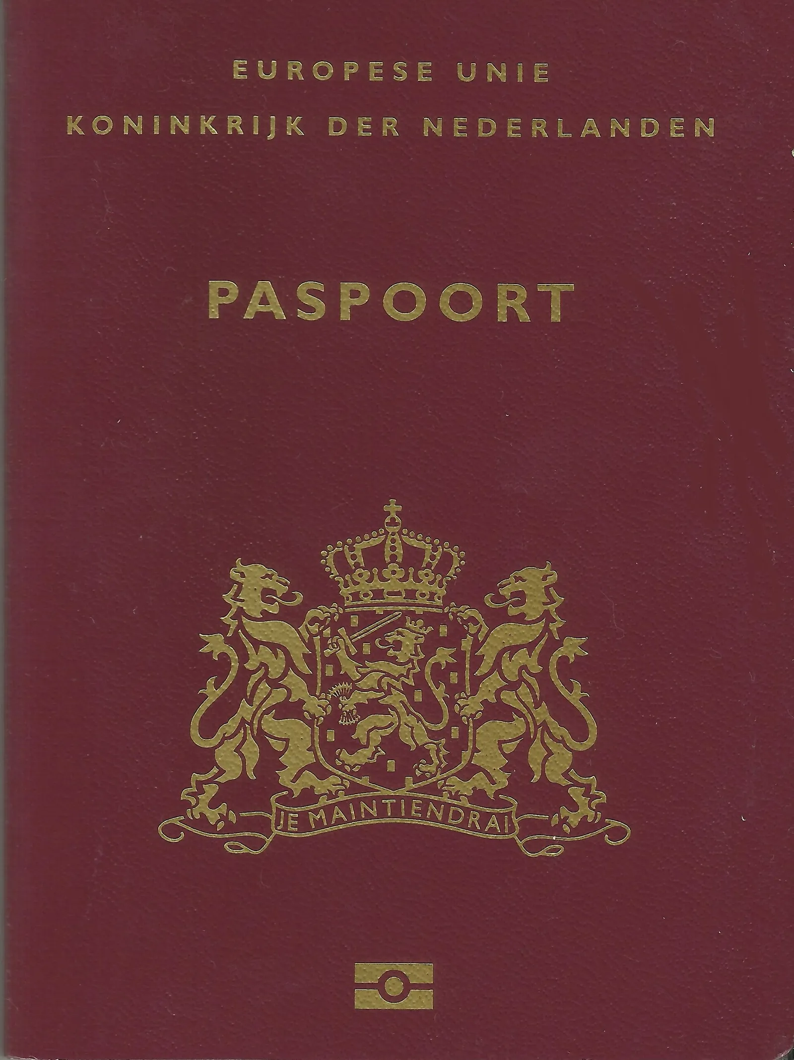 Een Nederlands paspoort (archiefbeeld)