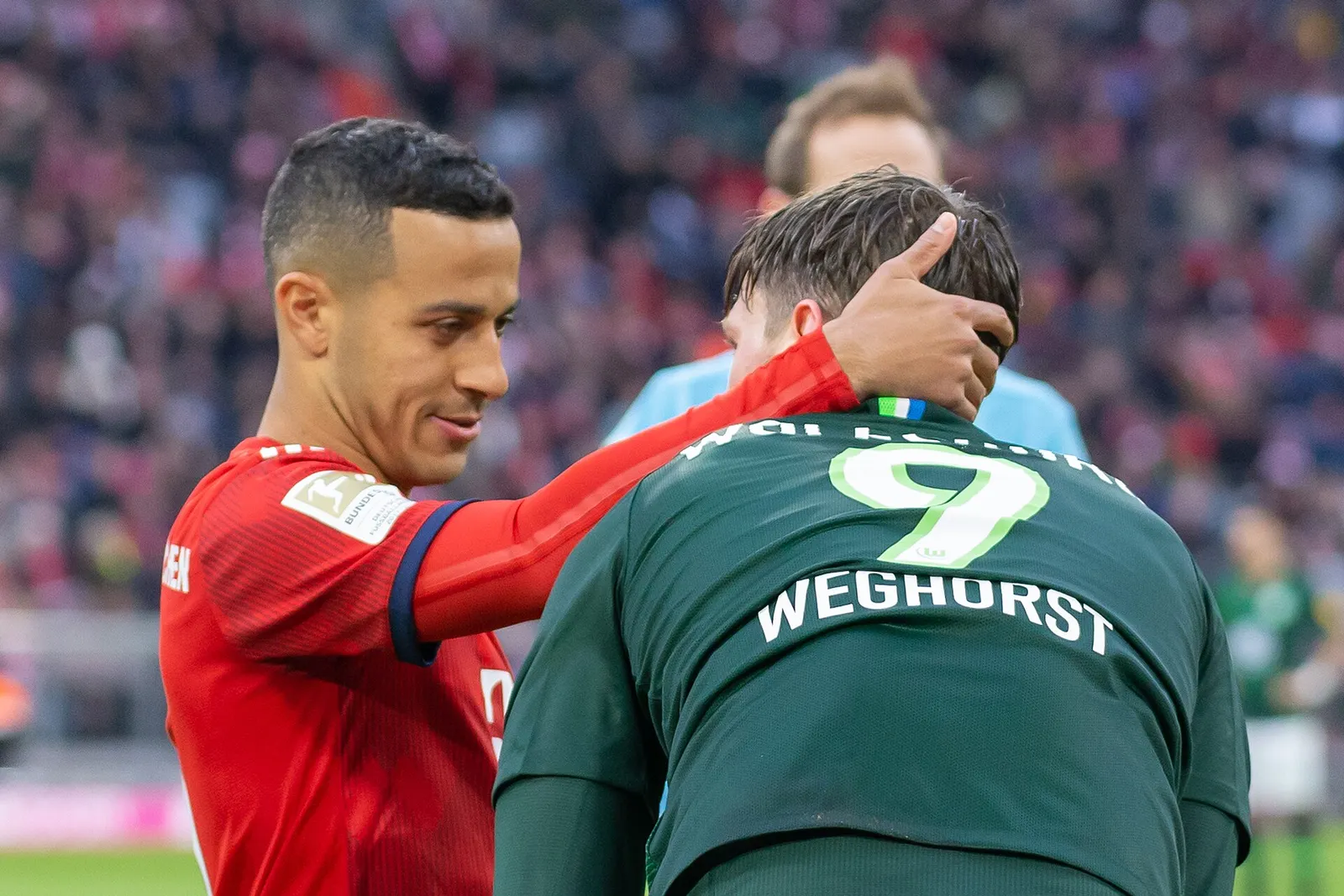 Wout Weghorst in actie tijdens zijn periode bij VfL Wolfsburg (archiefbeeld, 2019)