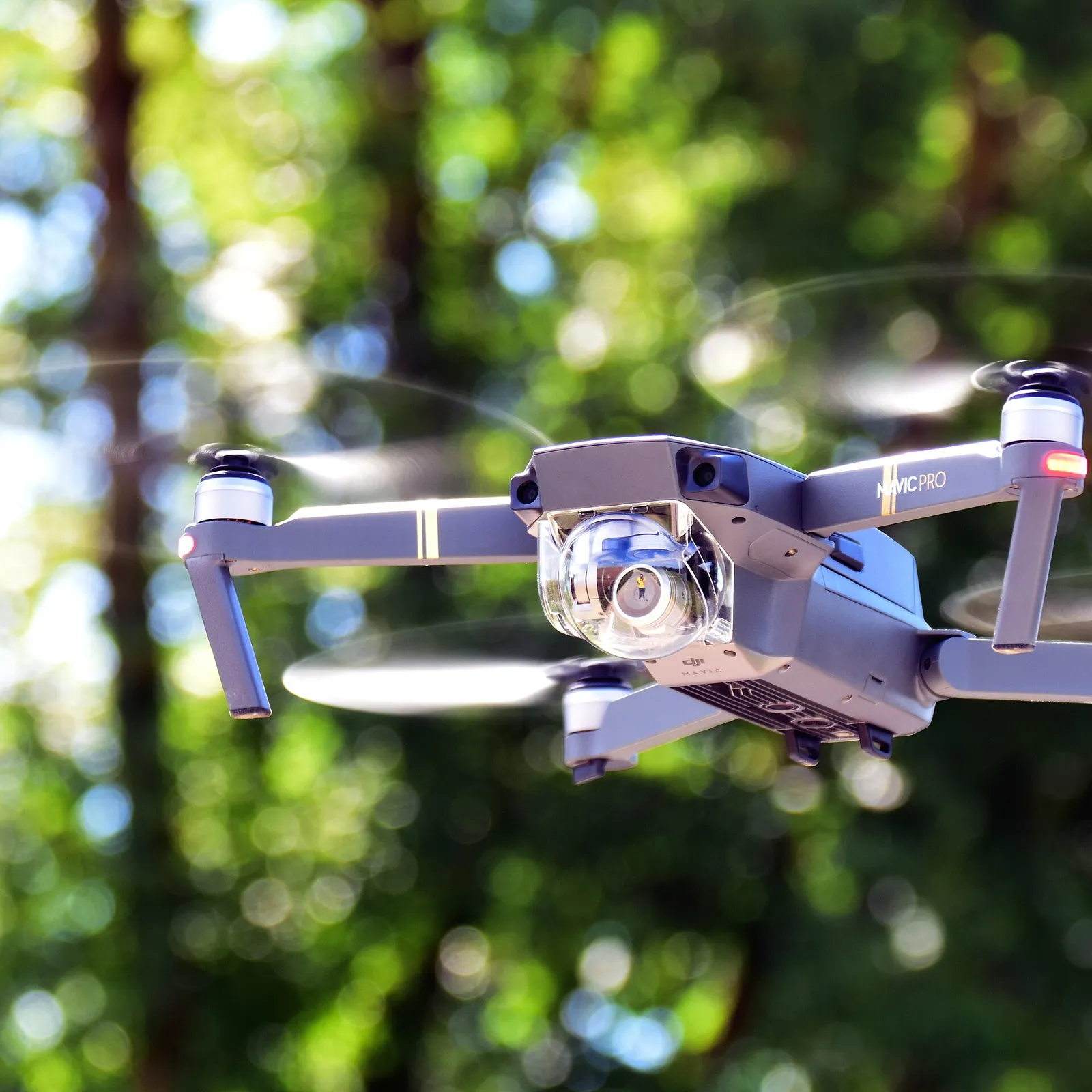 Een quadcopter-drone in de lucht (archiefbeeld, ter illustratie)