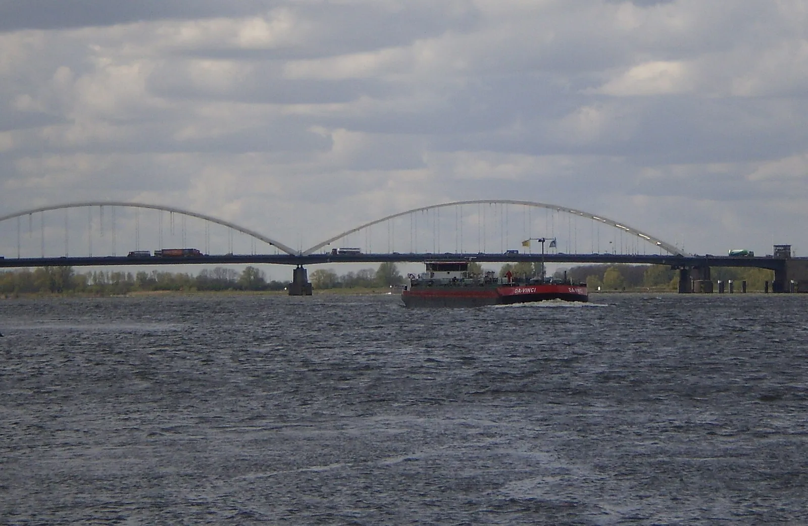 De Merwedebrug over de Merwede, onderdeel van de A27