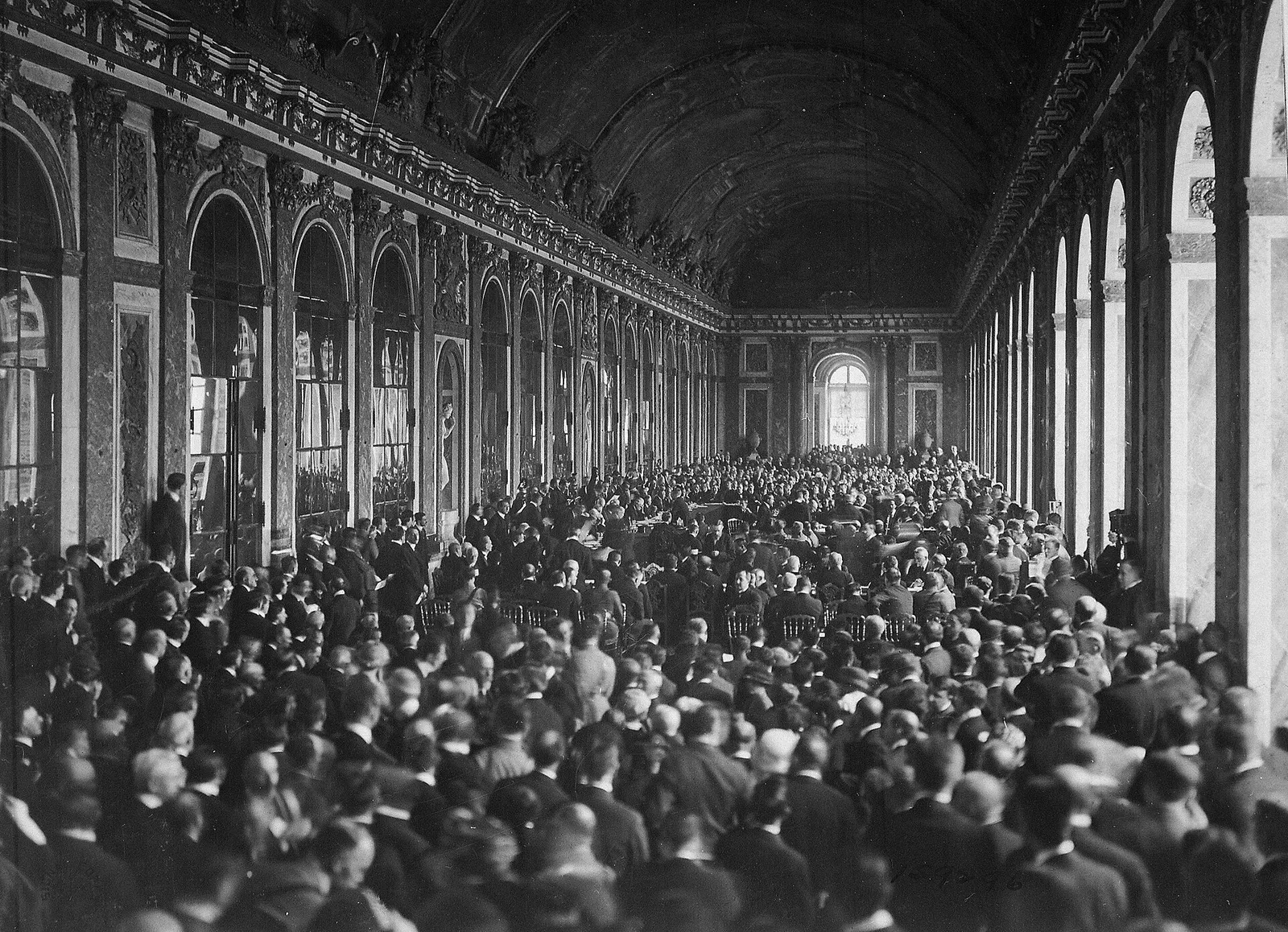 De ondertekening van het Verdrag van Versailles in de Spiegelzaal, 1919