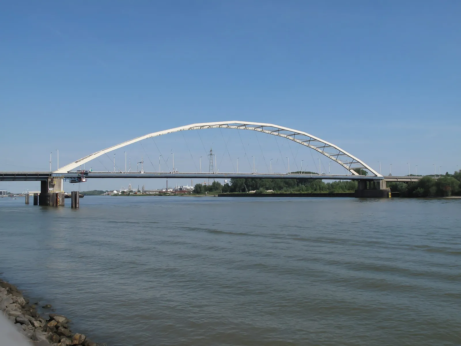 De brug tussen Papendrecht en Dordrecht in de N3 (archiefbeeld)