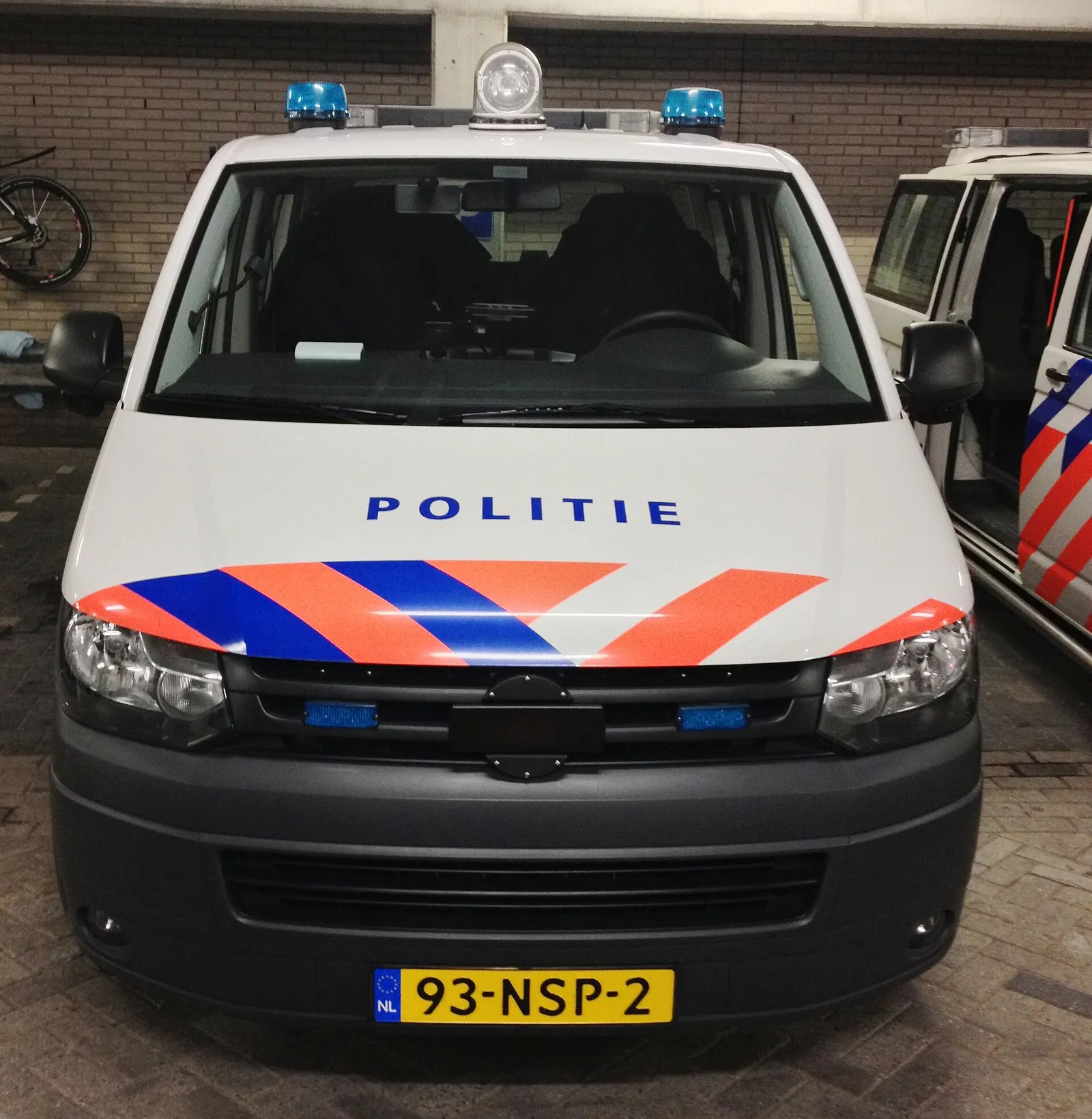Een politieauto met het opschrift POLITIE (ter illustratie)