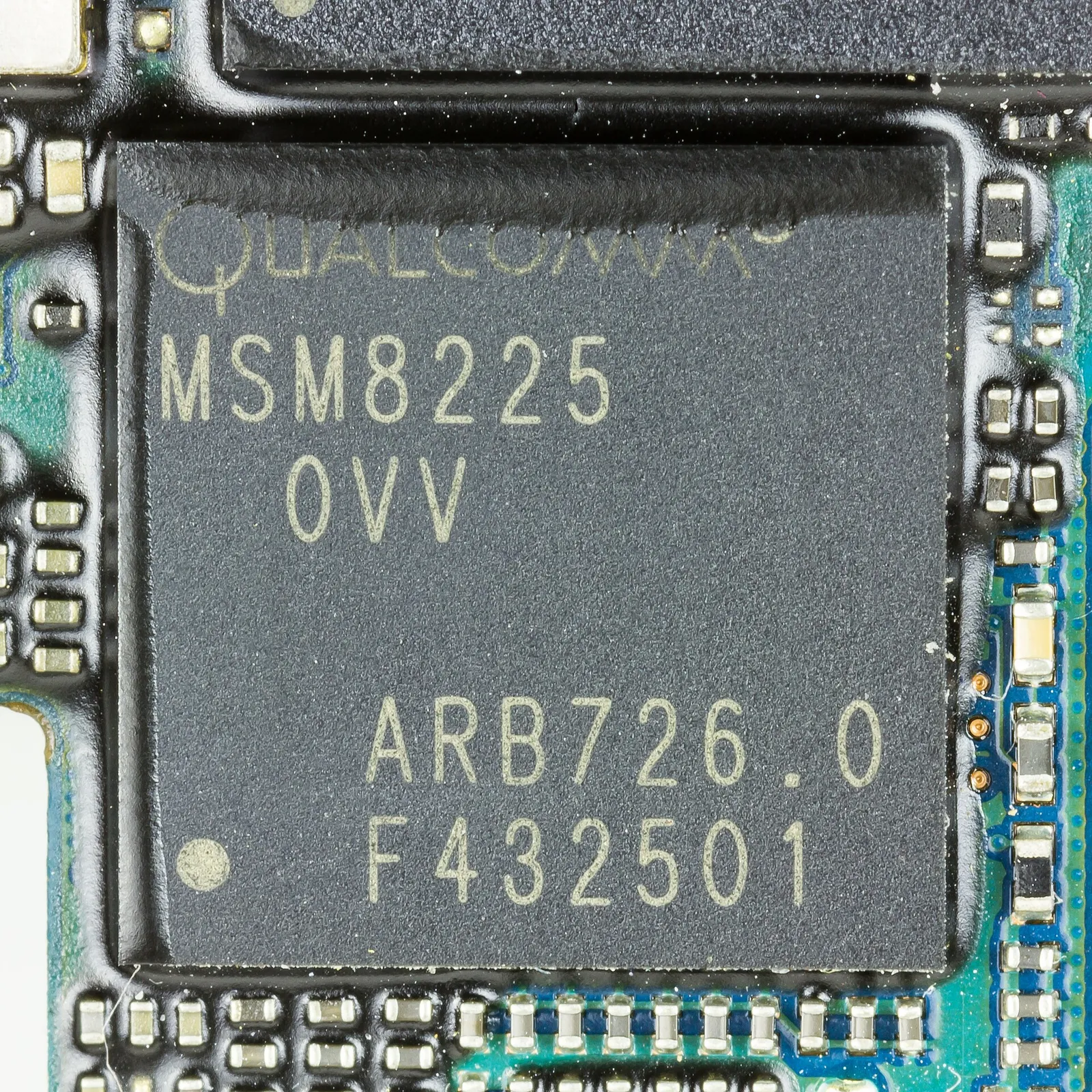 Een Qualcomm-chip op een printplaat