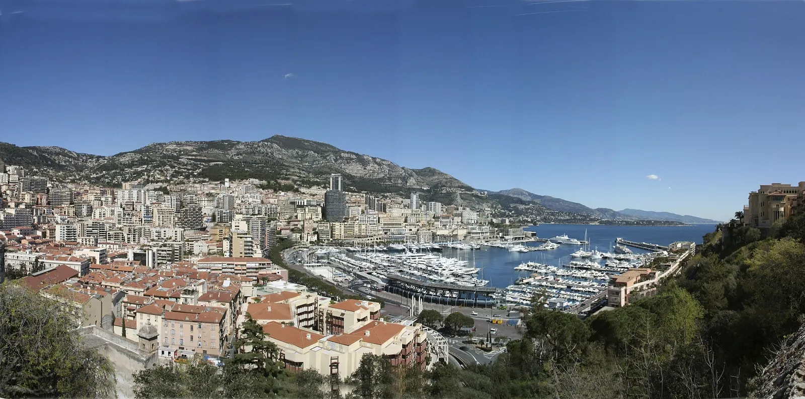 Panorama van Port Hercule in Monaco (archiefbeeld)