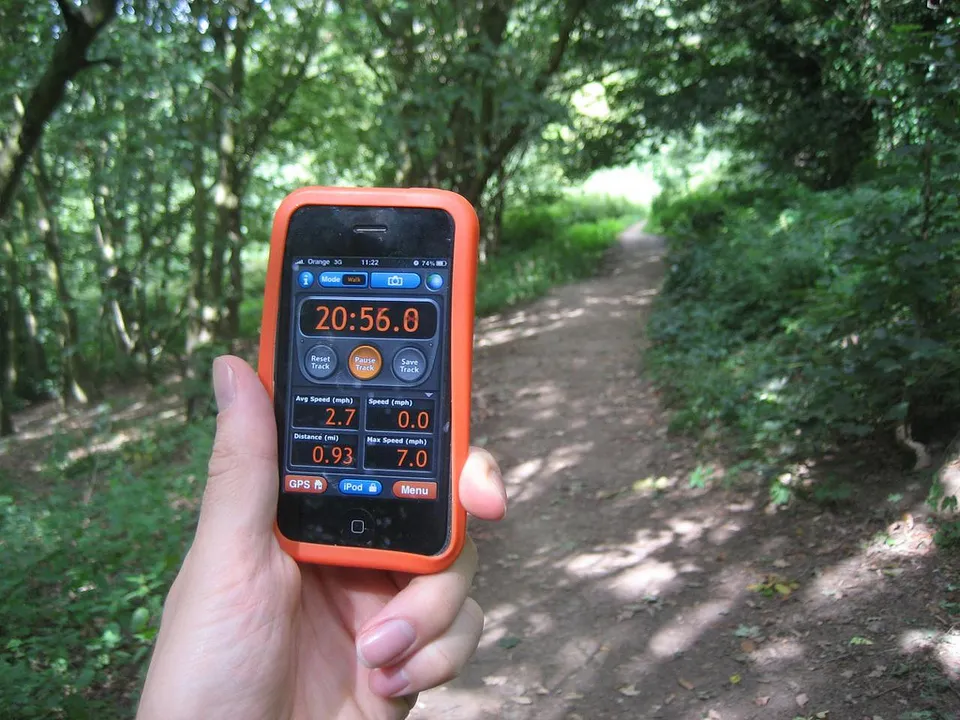 Een smartphone met een app in de hand (ter illustratie)