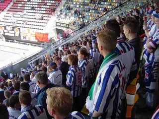 Kleurrijke voetbalsupporters (ter illustratie)