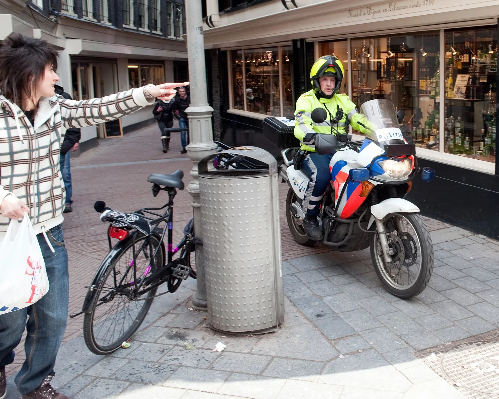 Nederlandse politieagenten tijdens een actie (ter illustratie)