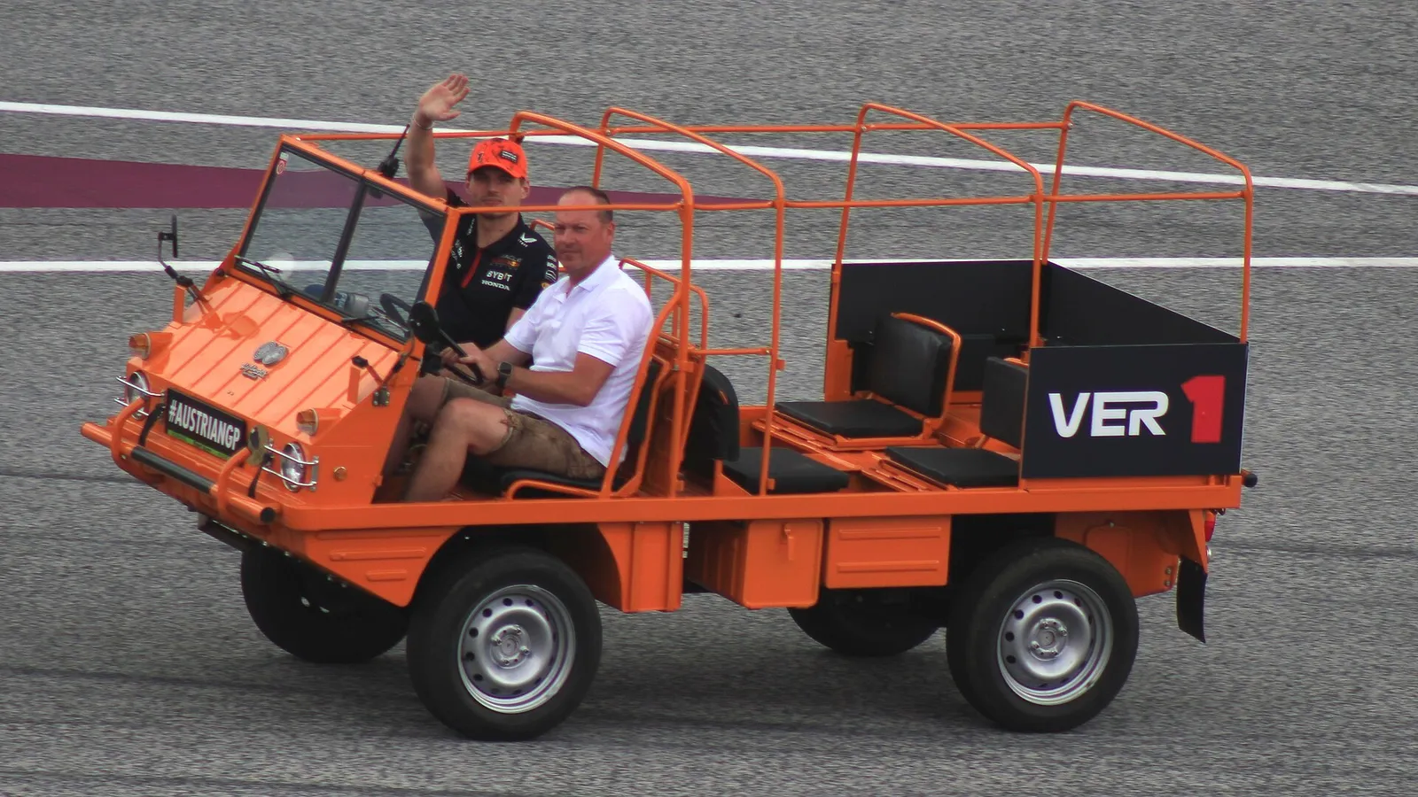 Max Verstappen in zijn Red Bull (archiefbeeld)