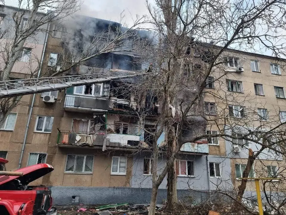Door Russische beschietingen verwoeste woongebouwen in Oekraïne (archiefbeeld)