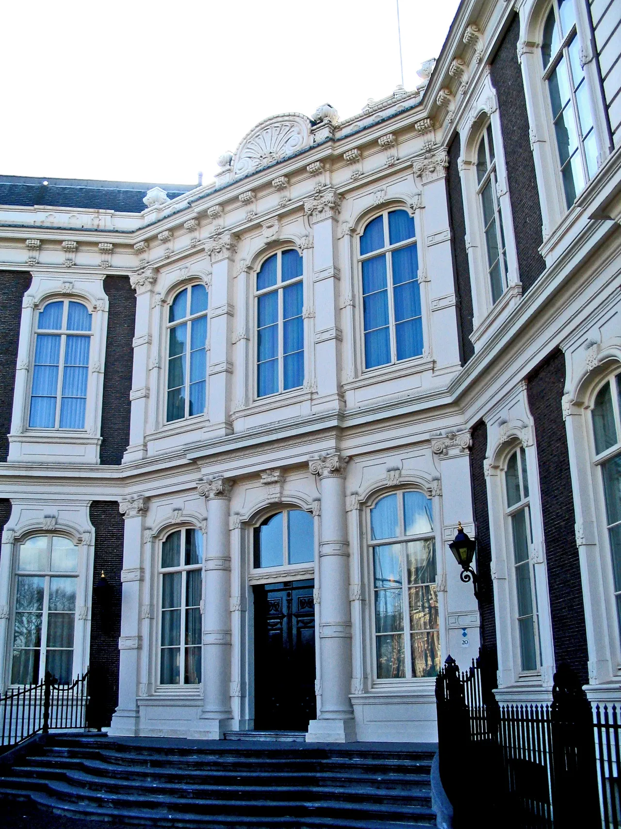 Paleis Kneuterdijk in Den Haag, zetel van de Raad van State (archiefbeeld)